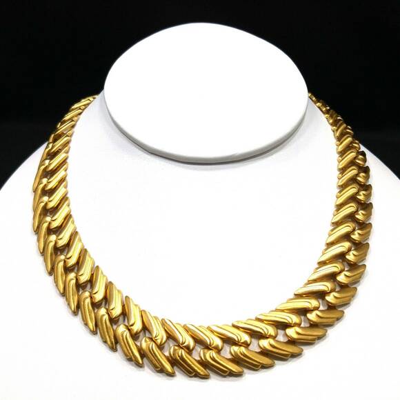 Vintage Monet Gold Plated Wide Chain Choker Necklace Interlocking Links 1980s - Picture 2 of 10